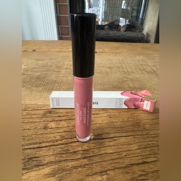 NEW Laura Geller Nude Kisses Lip Hugging Lip Gloss ~ Smooch - Picture 7 of 8